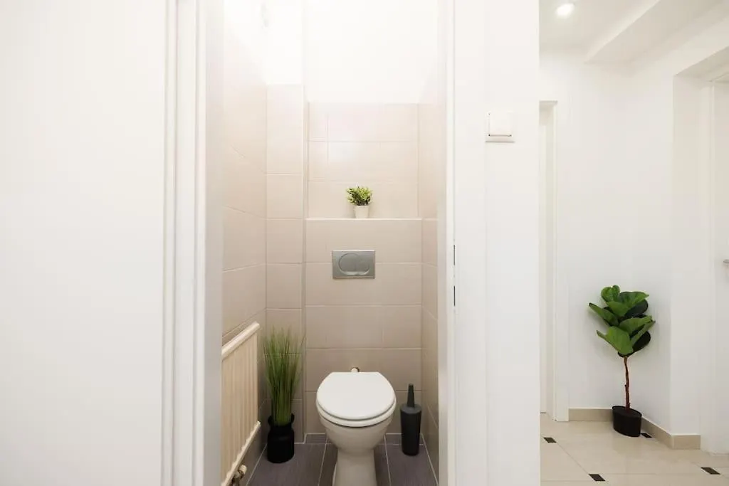 Exclusive 2-Bedroom Loft With Scenic Rooftop Views Vienna