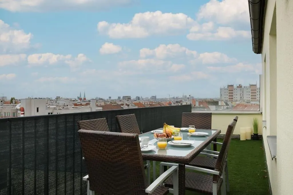 Exclusive 2-Bedroom Loft With Scenic Rooftop Views Vienna