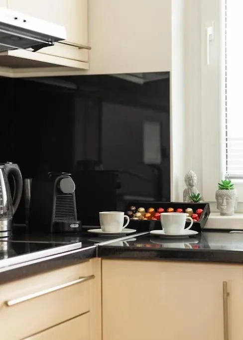 Exclusive 2-Bedroom Loft With Scenic Rooftop Views Viena